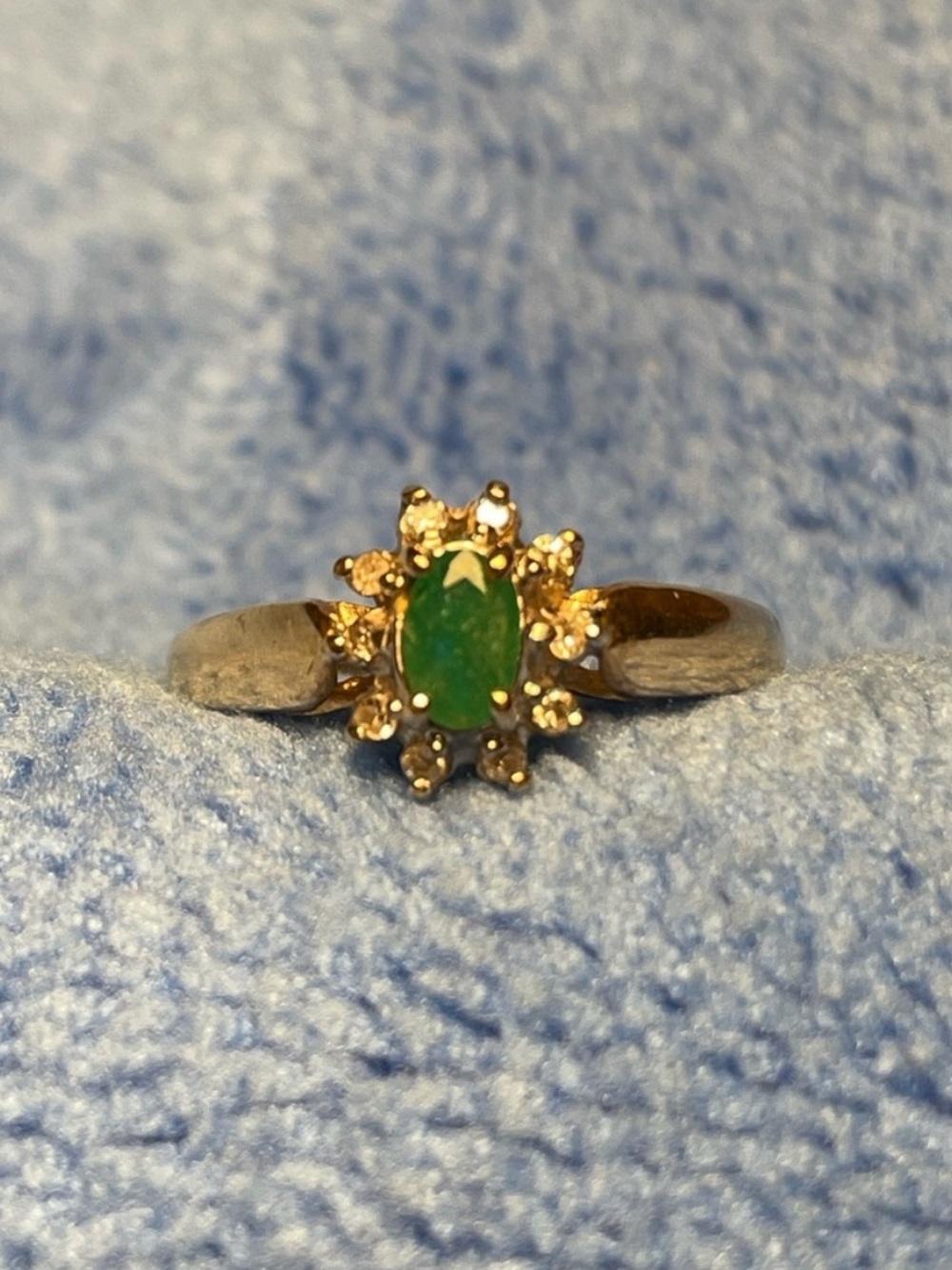 10K Emerald & Diamond Halo Yellow Gold Ring size 7 - Picture 5 of 6